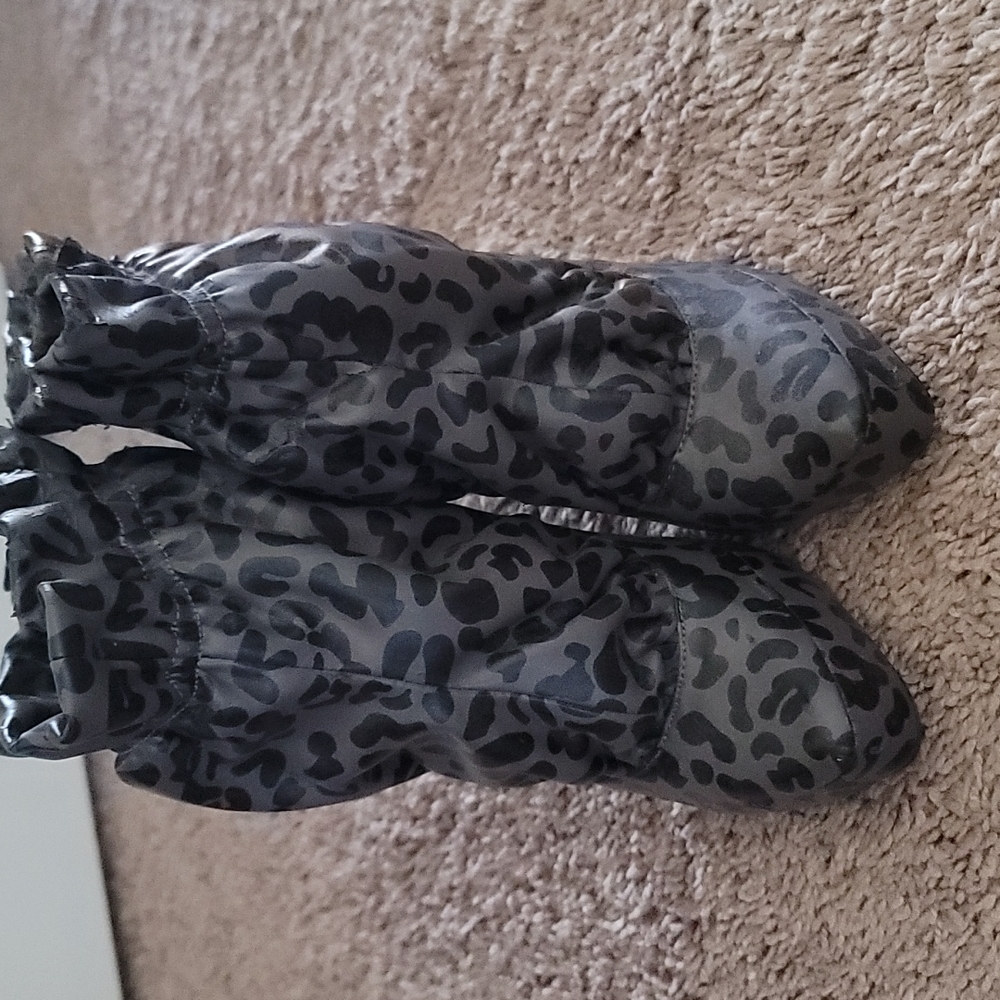 Heels - Picture 2 of 2